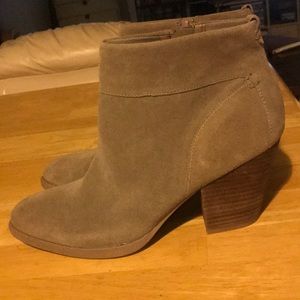 Never worn Steve Madden suede booties